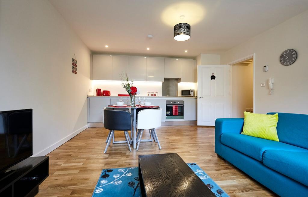 Kohinoor Serviced Apartments เชมส์ฟอร์ด ภายนอก รูปภาพ