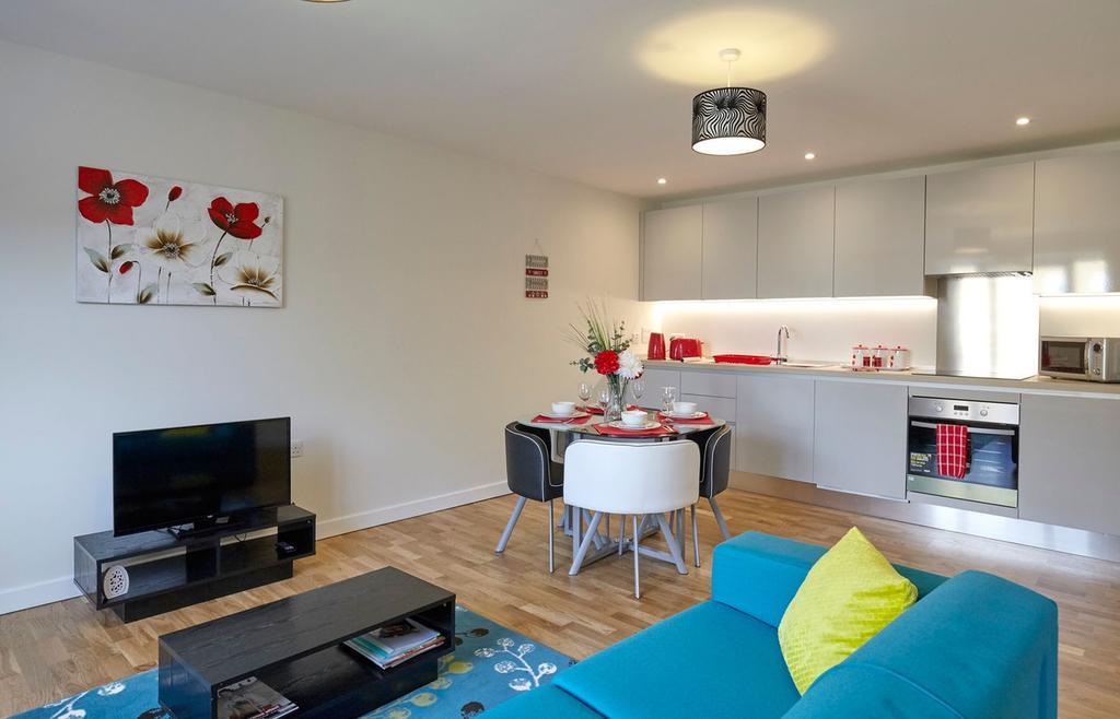 Kohinoor Serviced Apartments เชมส์ฟอร์ด ภายนอก รูปภาพ