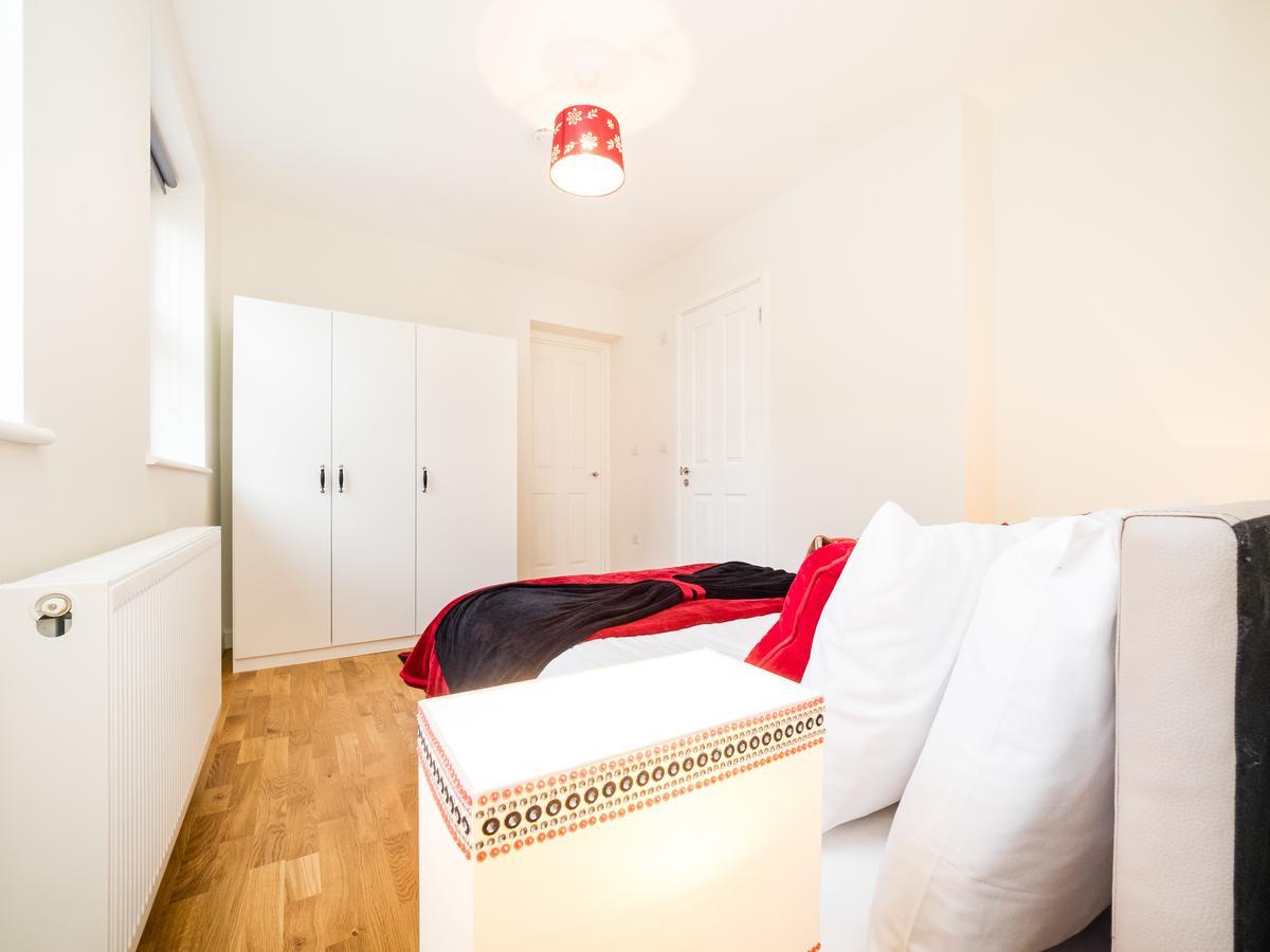 Kohinoor Serviced Apartments เชมส์ฟอร์ด ภายนอก รูปภาพ