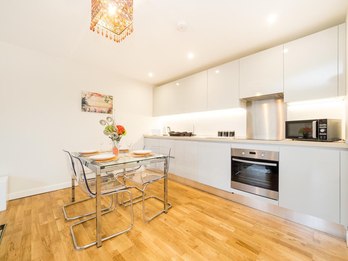 Kohinoor Serviced Apartments เชมส์ฟอร์ด ภายนอก รูปภาพ