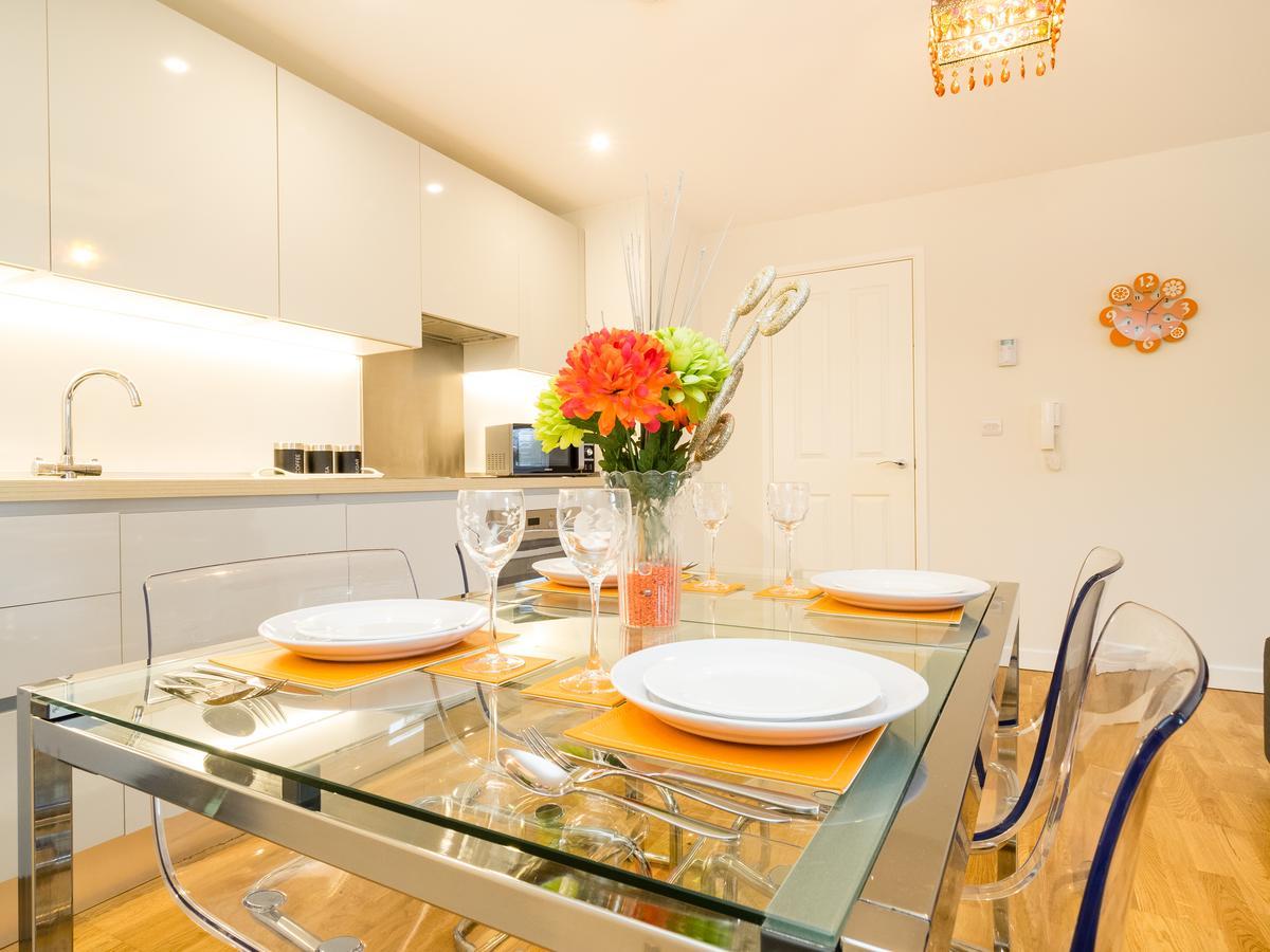 Kohinoor Serviced Apartments เชมส์ฟอร์ด ภายนอก รูปภาพ